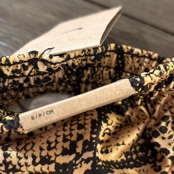 NWT [Nike] Loose Fit Rebel Fly Snakeskin Gold/Black Basketball Shorts Women’s S - Picture 13 of 14